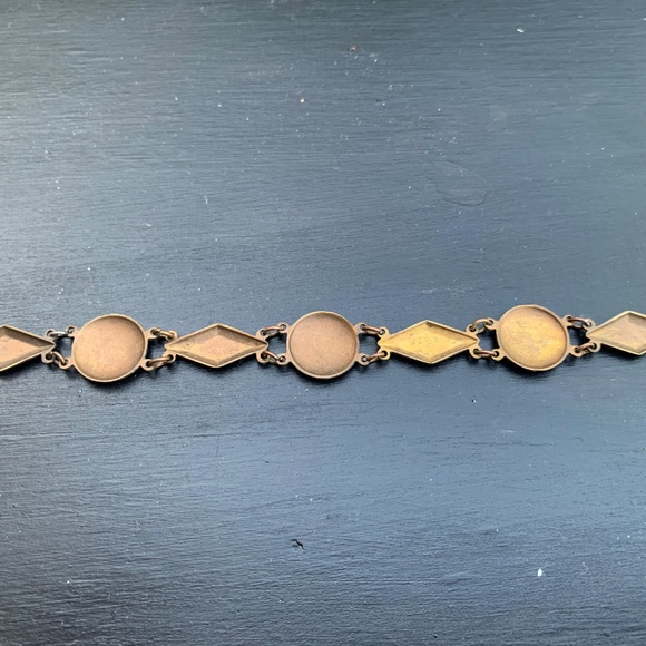 SOLD! Vintage Damascene Medallion Bracelet - Picture 3 of 4